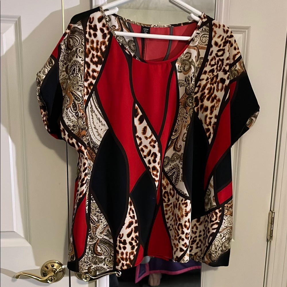 Chic Women's Red and Black Patterned Top
